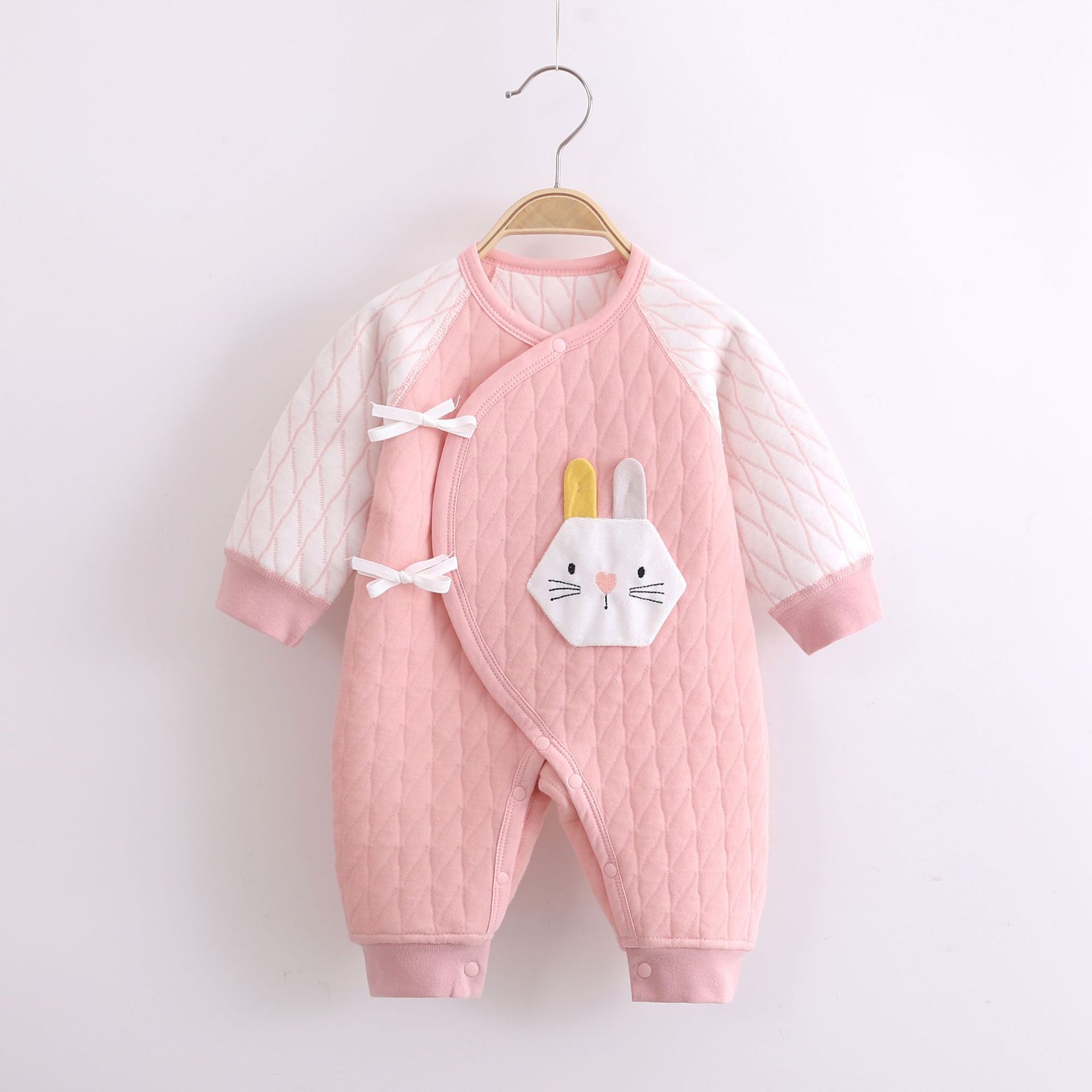 新款婴儿连体衣三层保暖偏襟护肚新生儿衣服宝宝哈衣月子服春秋